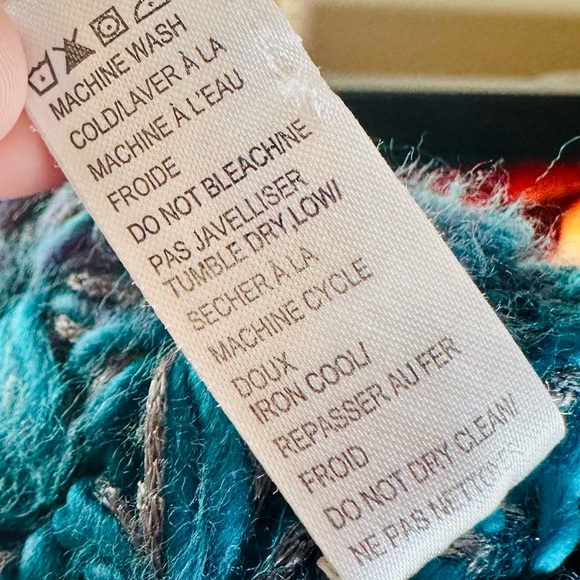 EUC Anthropologie Vincent Pradier Metallic Multi Colored Knit Infinity Scarf - Picture 7 of 8